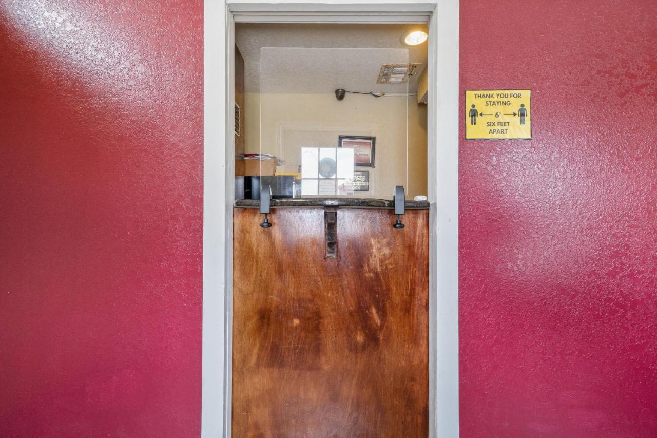 Oyo Hotel Kenedy Downtown - Us 181 Екстериор снимка