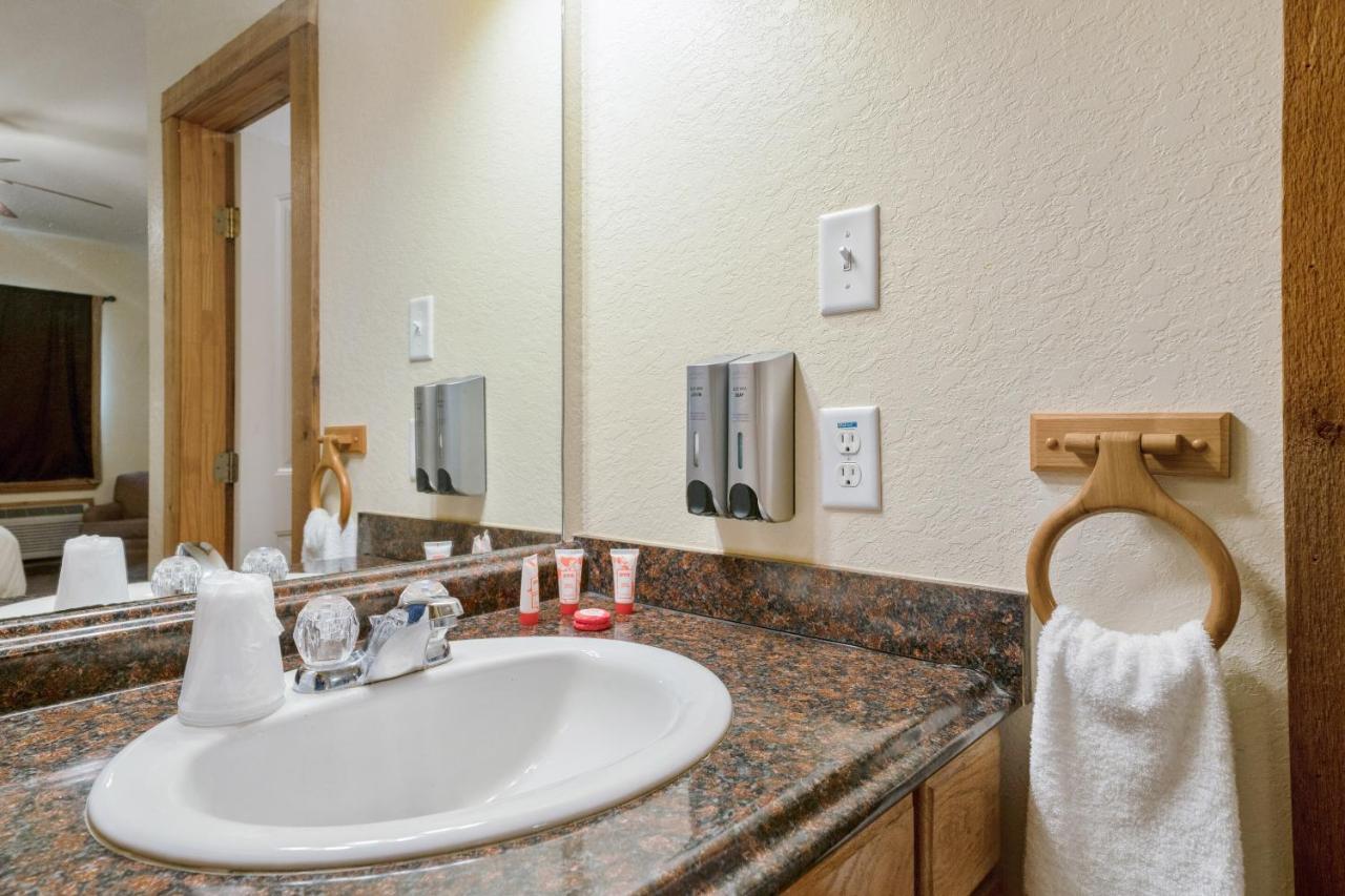 Oyo Hotel Kenedy Downtown - Us 181 Екстериор снимка