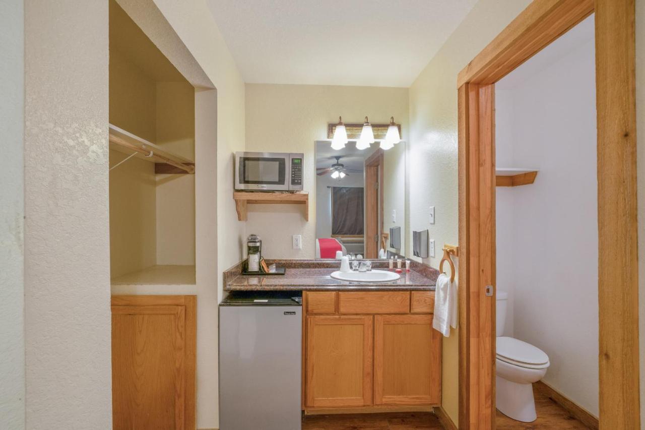 Oyo Hotel Kenedy Downtown - Us 181 Екстериор снимка