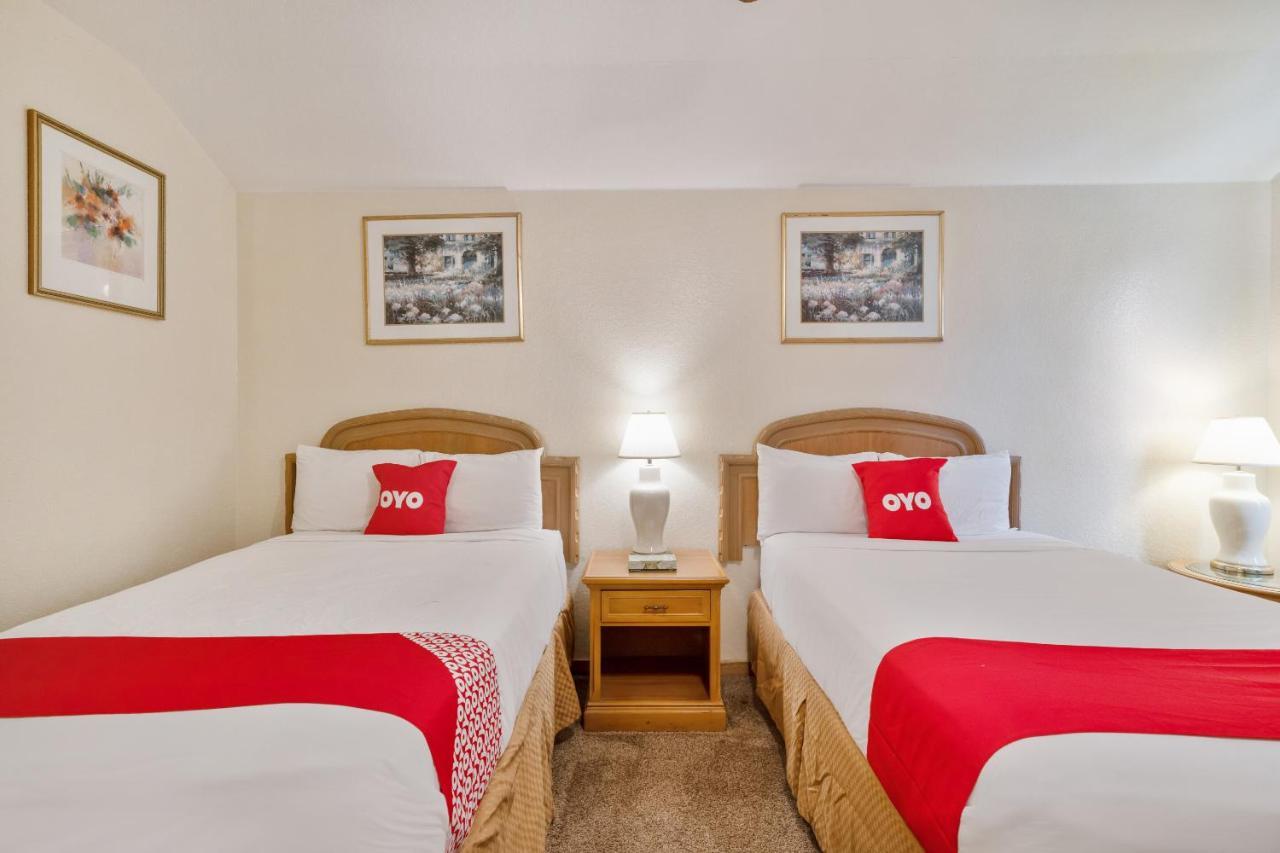 Oyo Hotel Kenedy Downtown - Us 181 Екстериор снимка