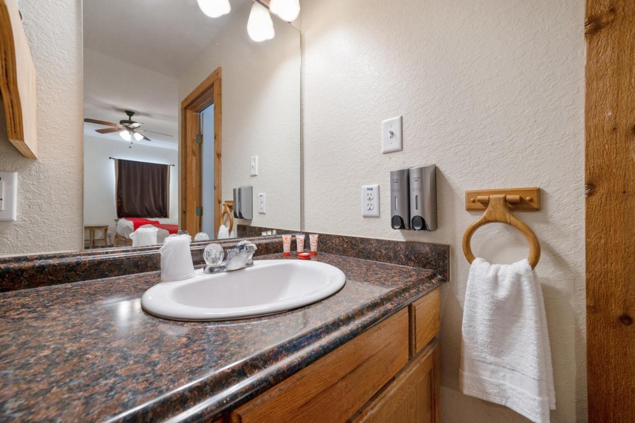 Oyo Hotel Kenedy Downtown - Us 181 Екстериор снимка